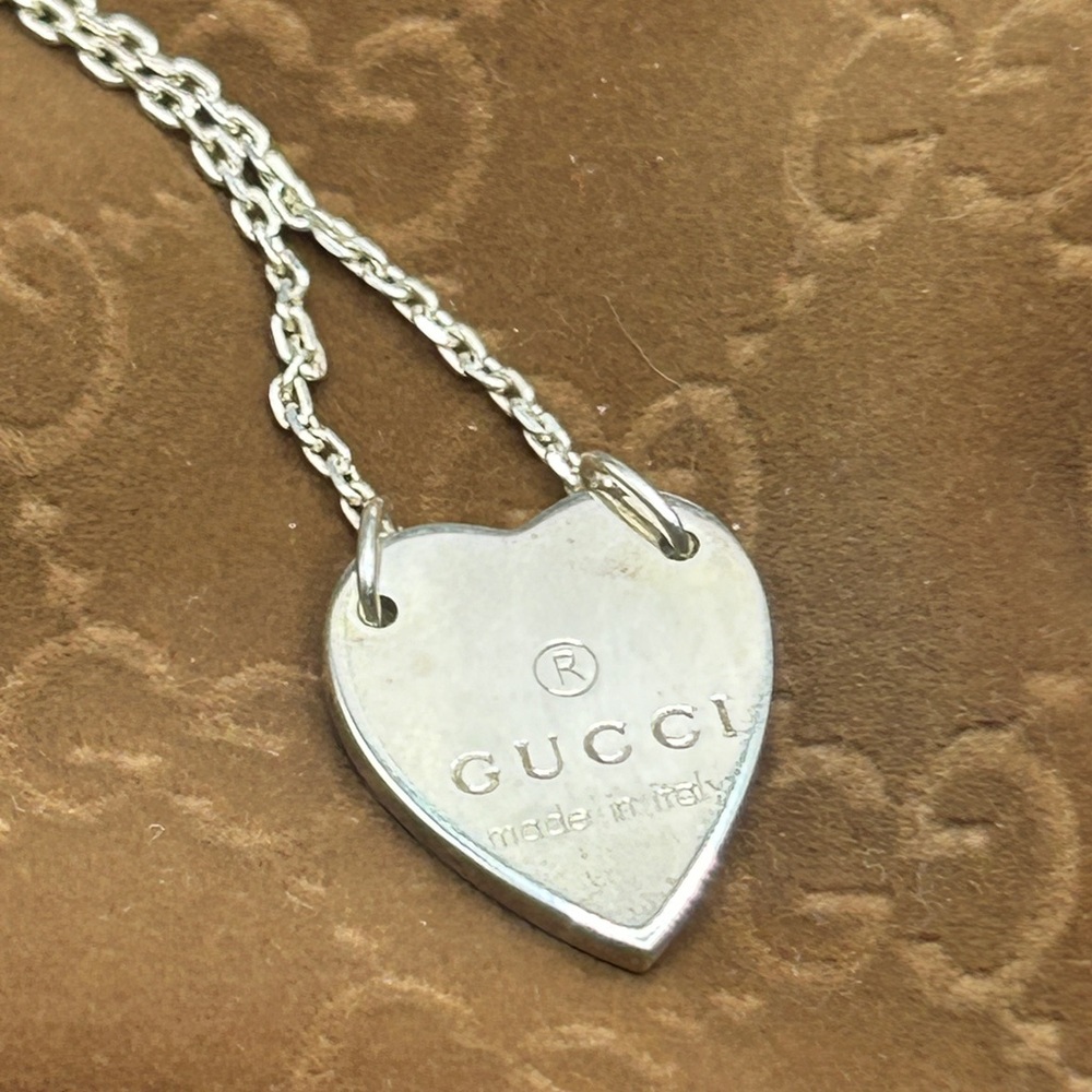 SOLD❤️ GUCCI Trademark Heart Silver Logo Necklace w/ Box & Dust Bag - Picture 3 of 16
